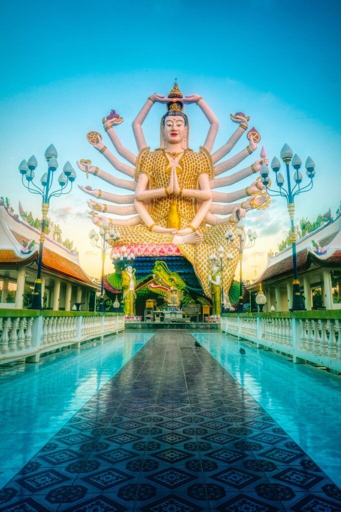 Guanyin. Templo: Wat Plai Leam Sus. 