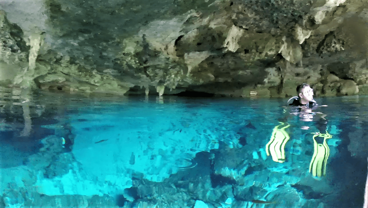 Cenote dos ojos